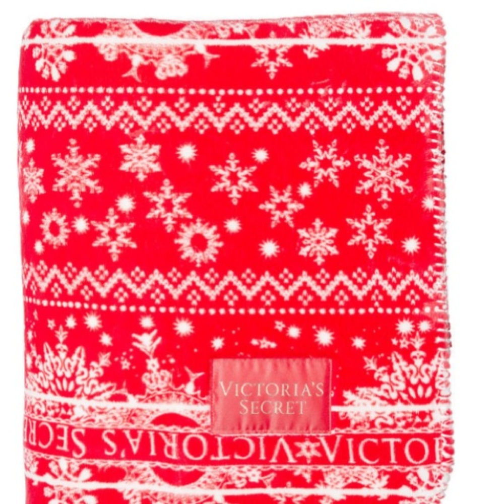 VICTORIA'S SECRET
Plush Fleece Blanket - never opened